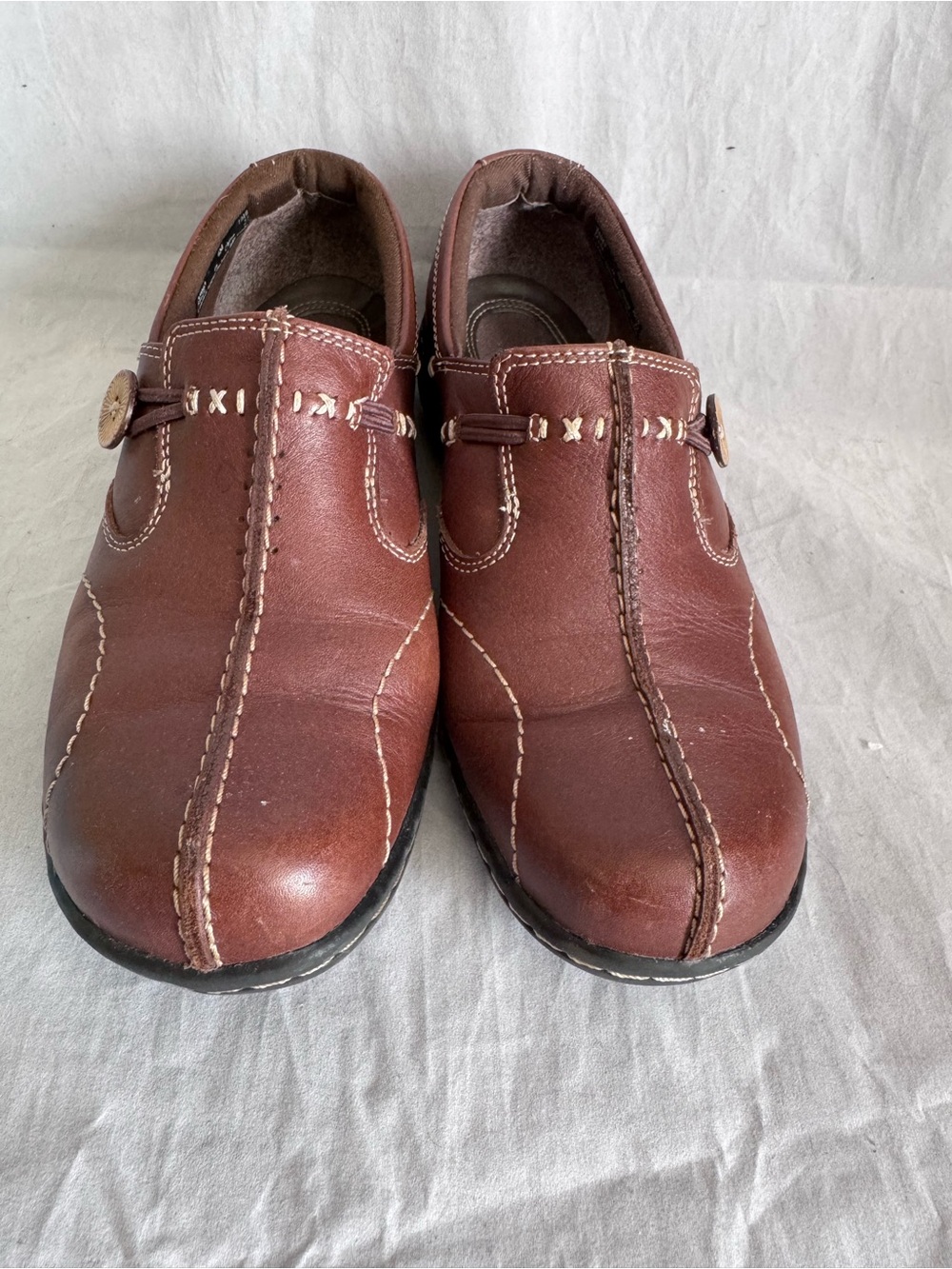 Clarks Womens Size 6 Medium Casual Leather Slip-On Shoe in Brown Style 35063